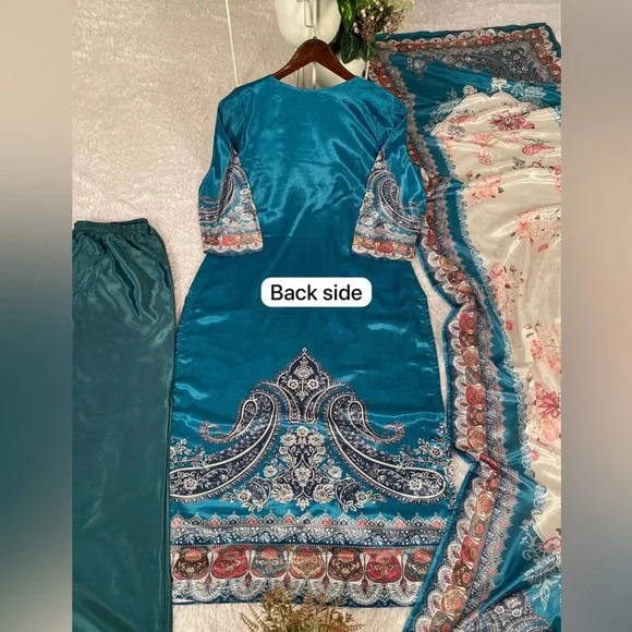 CHINON DESIGNER
FANCY DESIGNER WORK
Elegant 3 piece Indian Salwar Suit - Picture 6 of 6